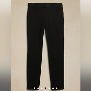 Banana Republic Sloan Curvy Skinny Fit Pants in Black, EUC